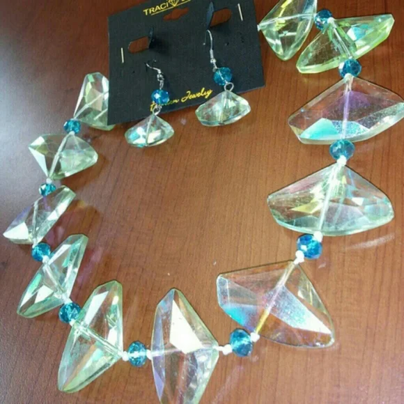 Traci Lynn Blue Clear Necklace Set - Picture 4 of 5